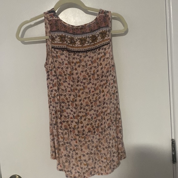 Adorable top - Picture 3 of 3